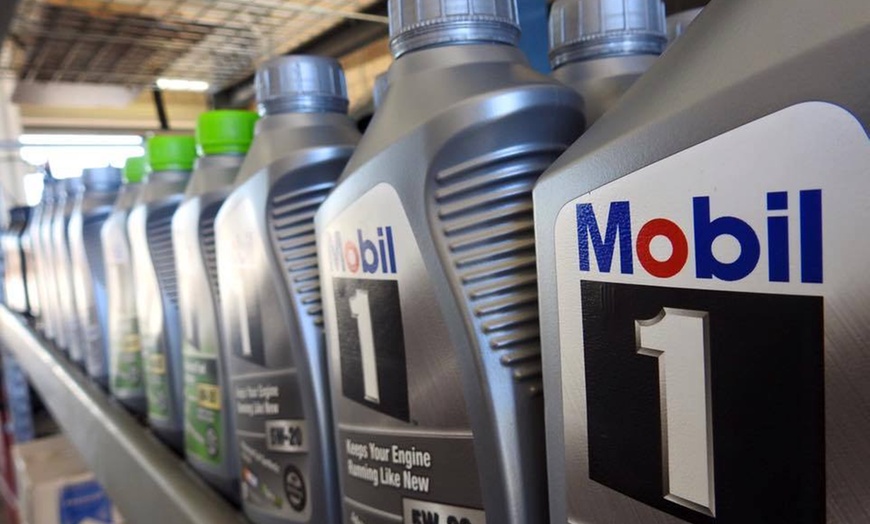Image 3: Oil Change for Regular or Diesel at Discount Kar Kare!
