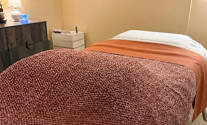 Image 7: Enjoy 60-min Custom Facial or a 90-min Signature Sculptistry Sessions!