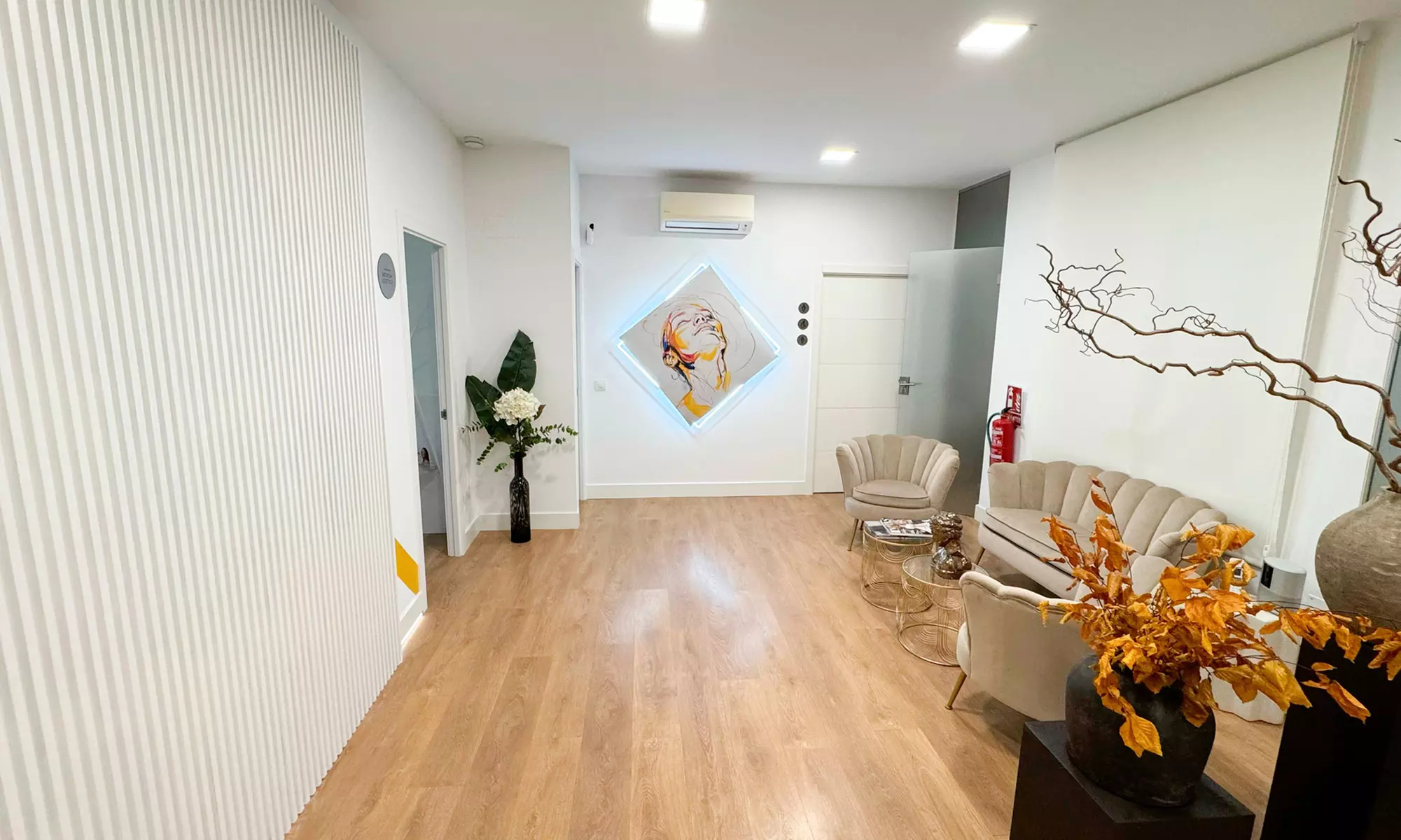 Mima tu piel: limpieza facial, microdermoabrasión o microneedling a elegir para 1, ahorra hasta un 57% - Image 6