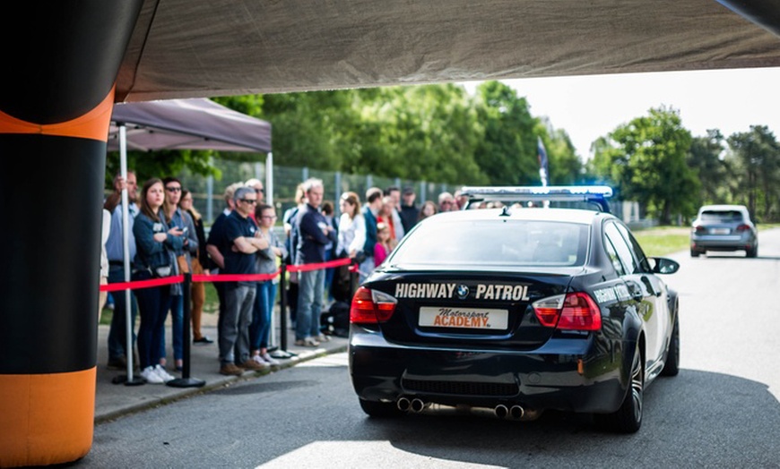 Image 2: Baptême de drift de BMW M3 V8 avec Motorsport Academy Le Mans