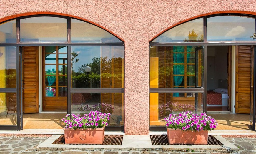 Image 2: Pozzolengo: camera Economy con mezza pensione per 2 persone