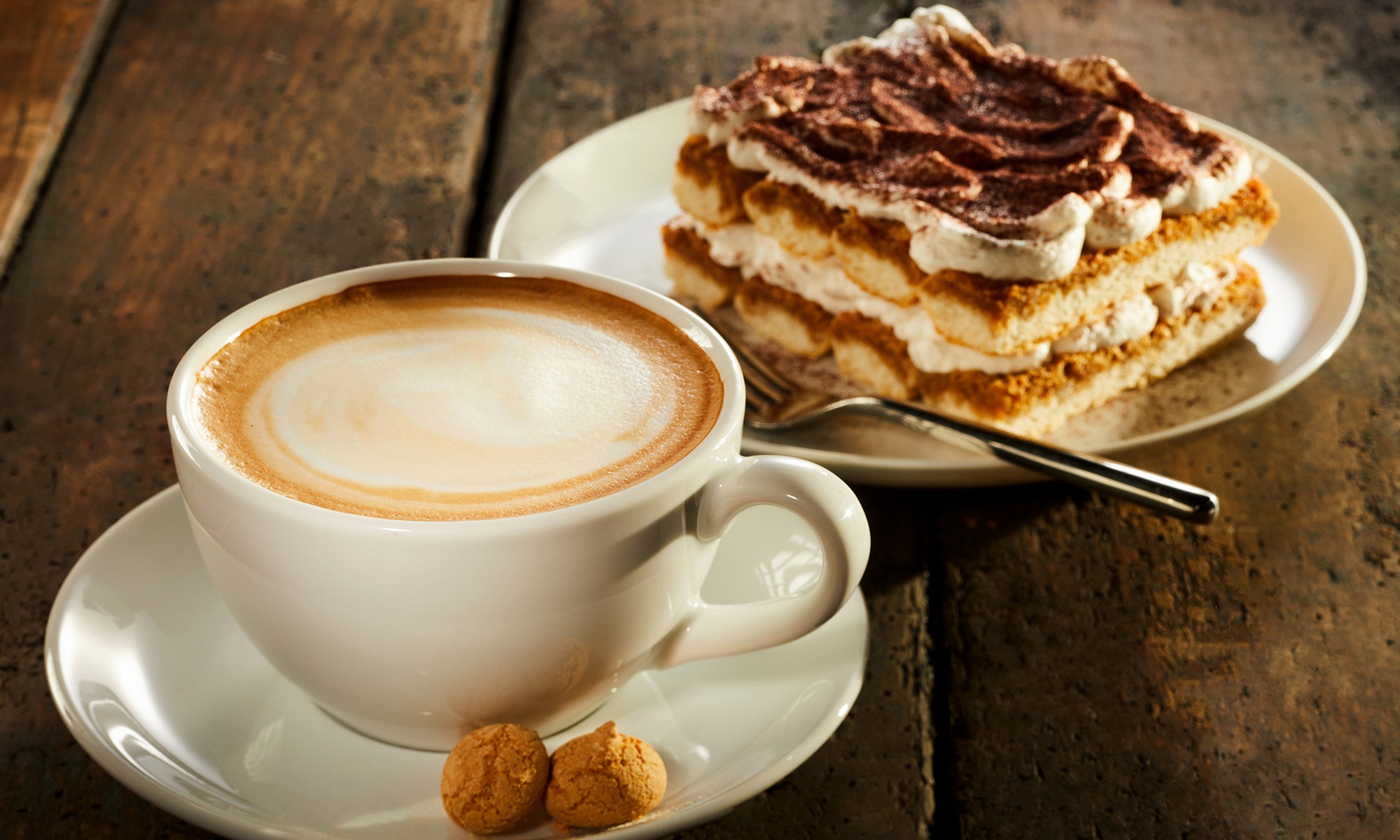 Kuchen-Trio oder Heiß- / Kaltgetränk & 1 Stück Kuchen o. Zimtschnecke
