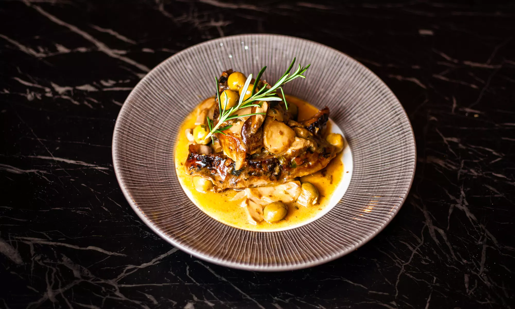 Sardisches Fine-Dining-Überraschungsmenü – 3 Gänge für 2 Personen