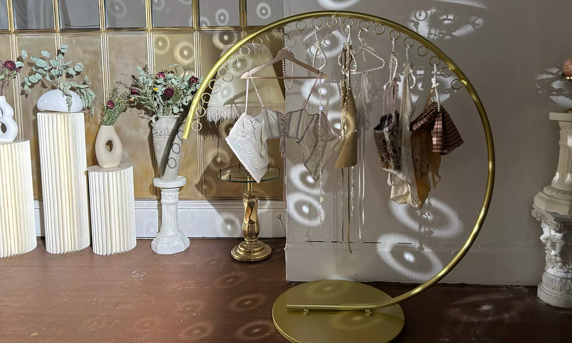 Creative Studio Rental with Endless Props – 2 or 5 Hours