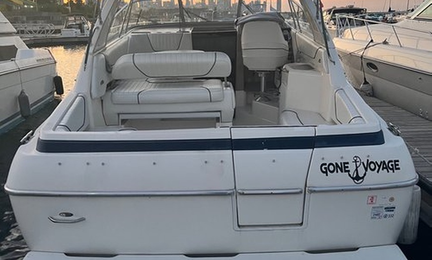 Image 2: 3 or 4 Hour Weekday Boat Rental up to 13 people 