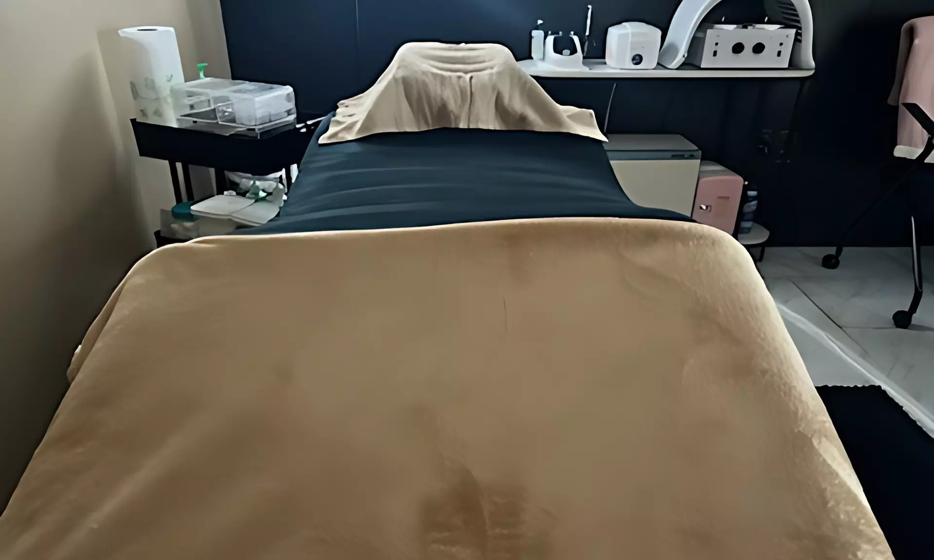 Full Set of Classic, Hybrid or Volume Eyelash Extensions