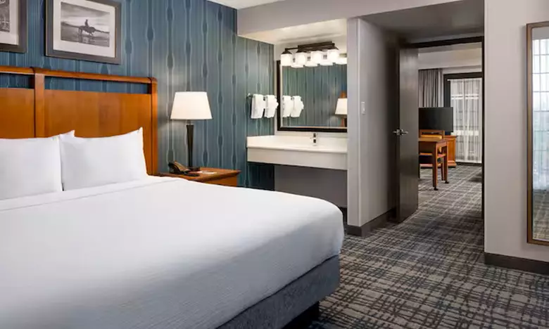 Embassy Suites by Hilton Austin Central Hotel - Spacious Suites & Free Breakfast Near Downtown Austin
