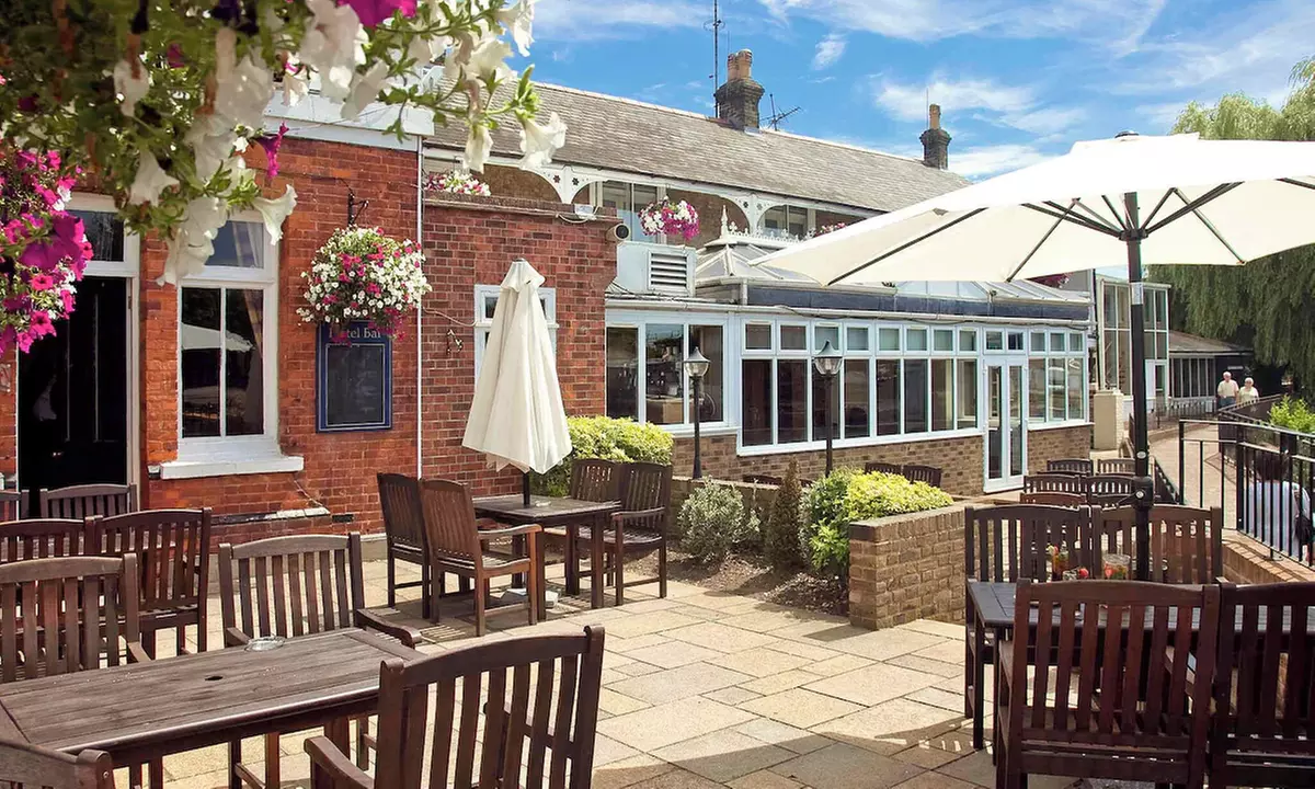 Surrey: Classic Double Room/Double River View Room for Two