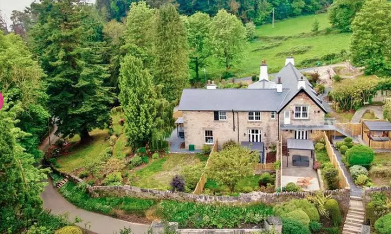 Cumbria: Superior/ Deluxe Garden Room with Breakfast