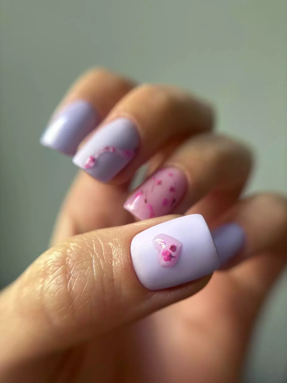 Stylizacja hybrydowa ze wzmocnieniem: zadbane dłonie i stopy