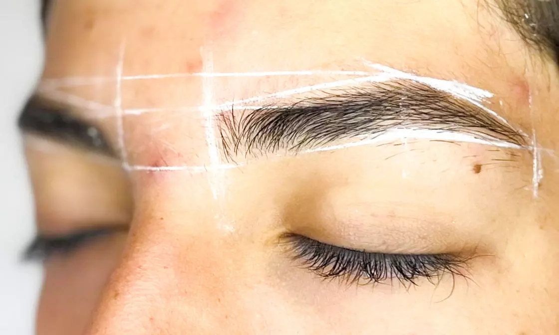 Pestañas y cejas definidas con lifting, tinte o laminado