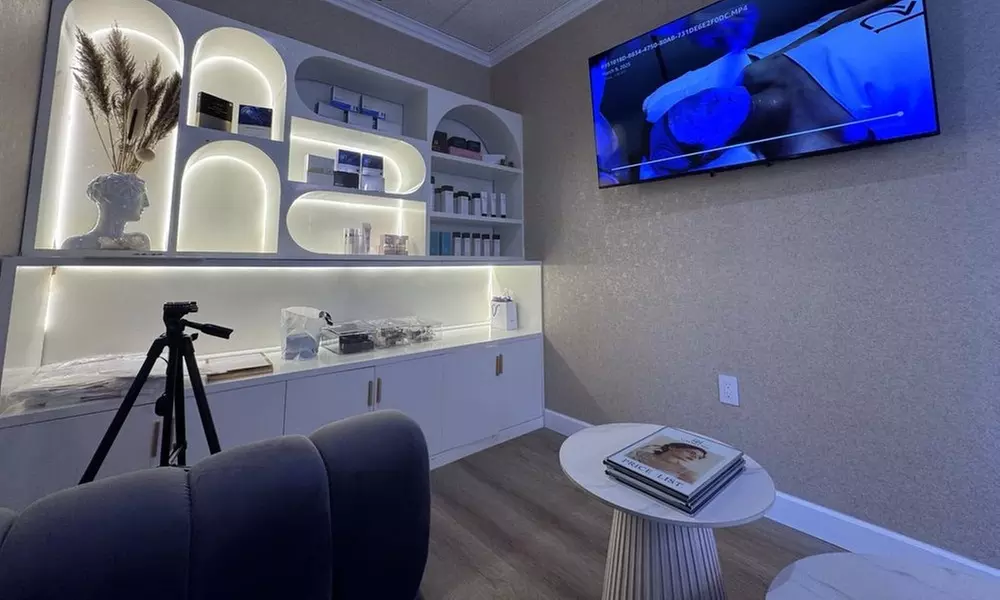 Enjoy a 75 or 90-Minute Advanced or Luxury Head Spa for 1 or 2 