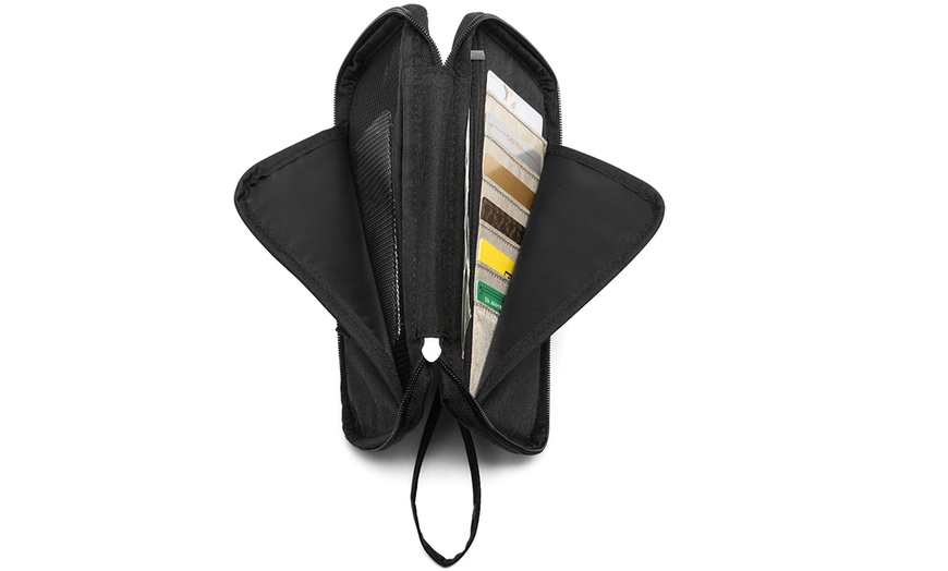 Image 11: RFID-Blocking Travel Wallet