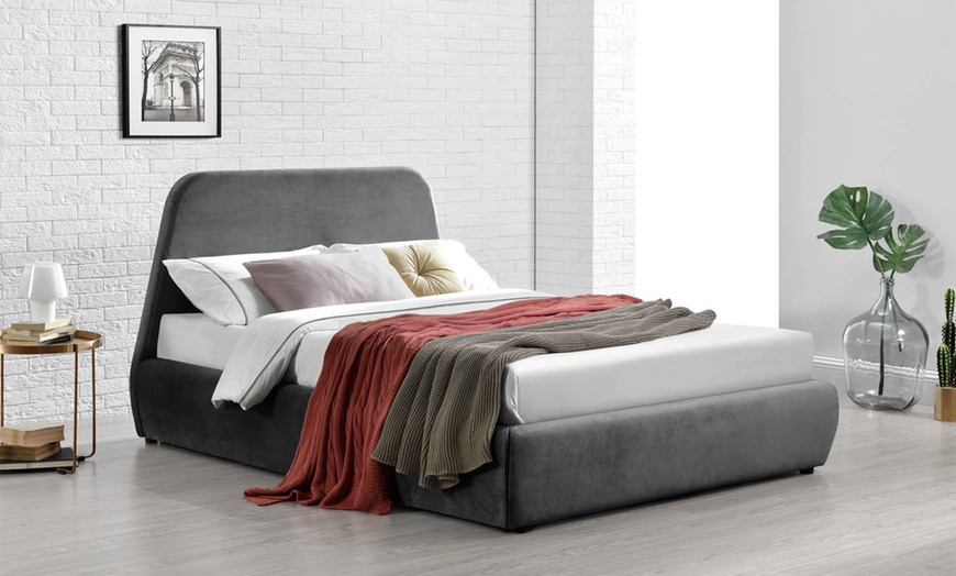 Image 3: Lit coffre en velour "Sacha" par Kocoon