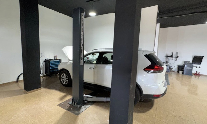 Image 2: Revisión pre-ITV con opción a cambio de aceite y de los 4 filtros