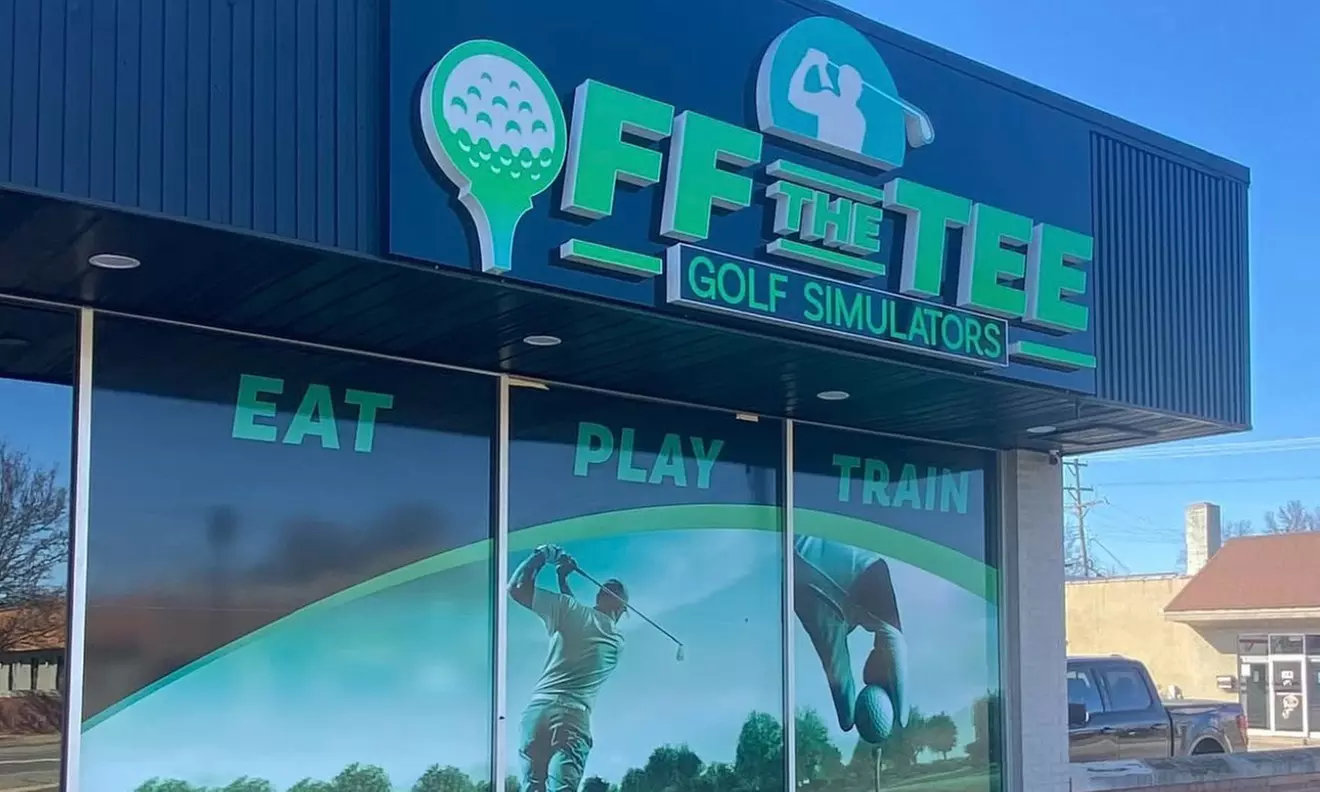Indoor Golf Fun: 1 or 2-Hour Golf Simulator for Up to 6 People
