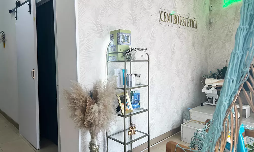 1o 2 sesión de tratamiento con dermapen para hidratación de labios con hasta un 40% de descuento - Second Medium