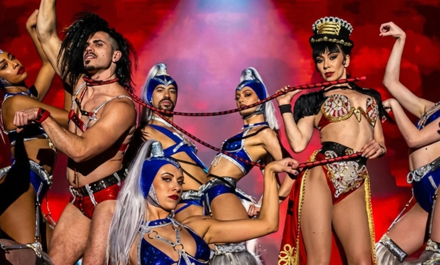 Image 2: Entrada Vegas Rouge con copa de cava para 1 o 2 personas