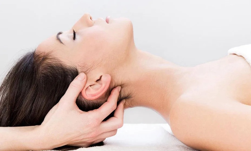 Image 2: Masajes personalizados de 40 a 60 min con reflexología y cráneo facial 