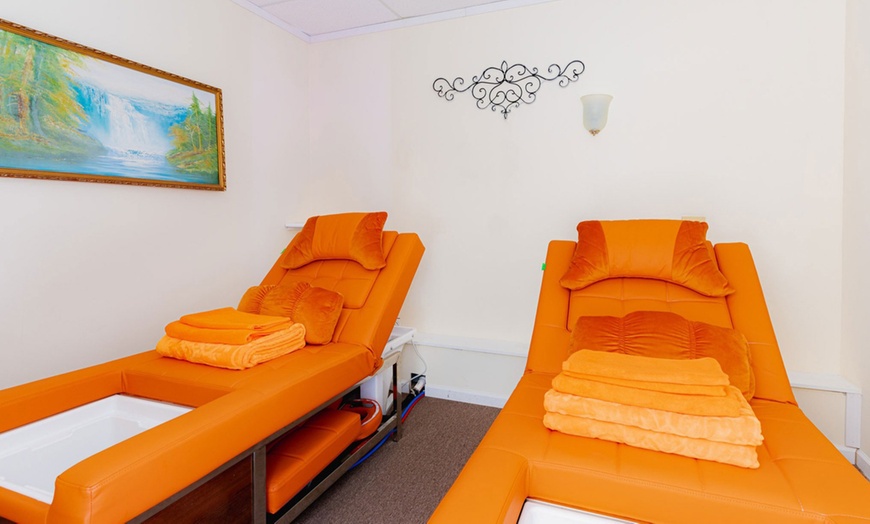 Image 2: 60-Min Massage with Hot Towels/Hot Stones, Signature Facial and More 