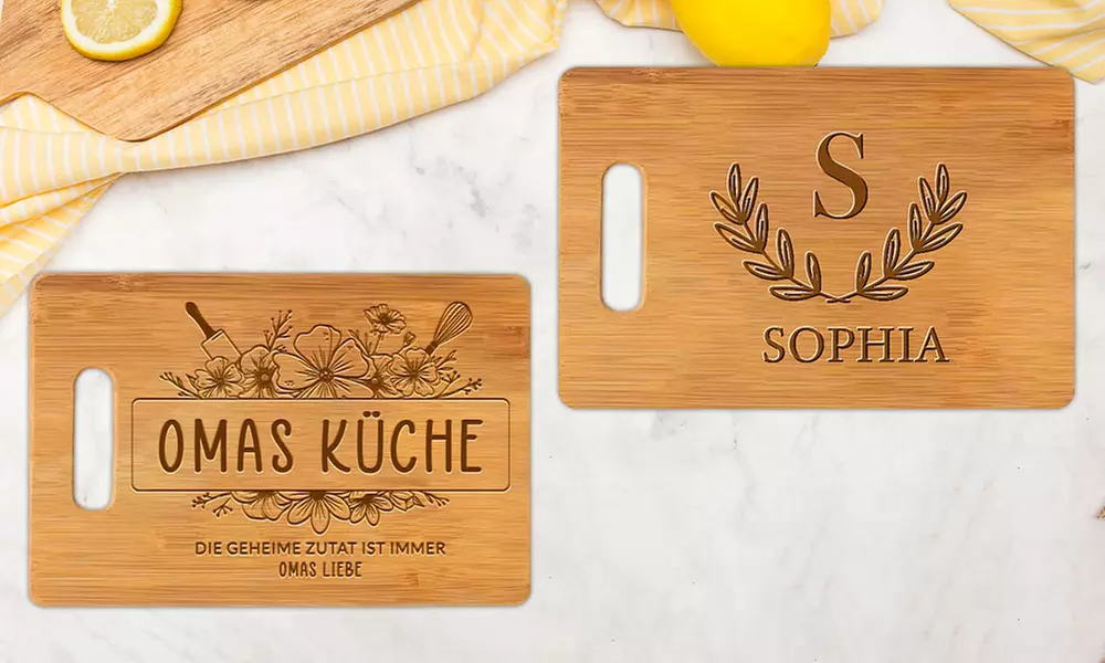 Schneidebrett mit 3 Geburtsblumen und Namen von Justyling