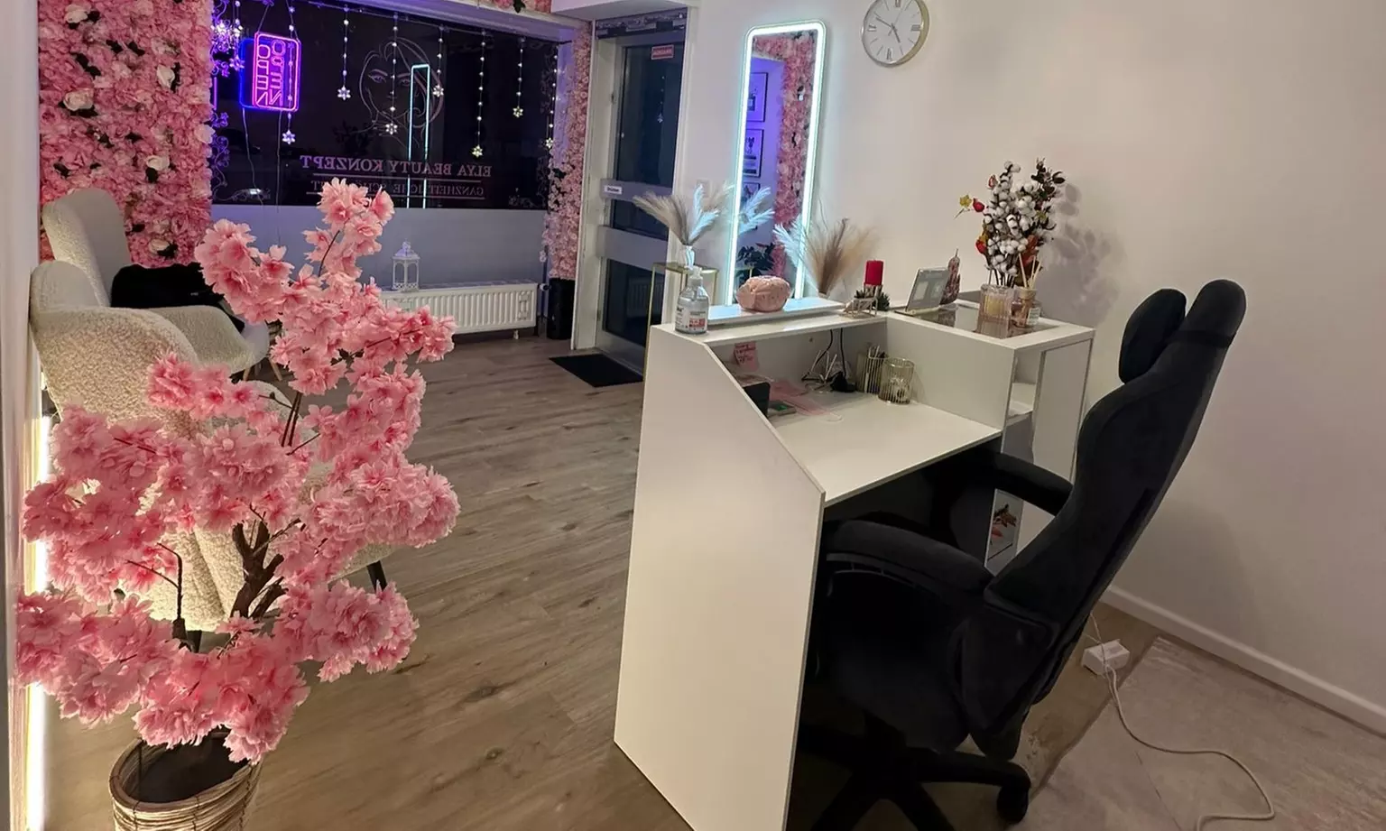 Bis zu 38% Rabatt auf den Maniküre-Pediküre bei Elya Beauty