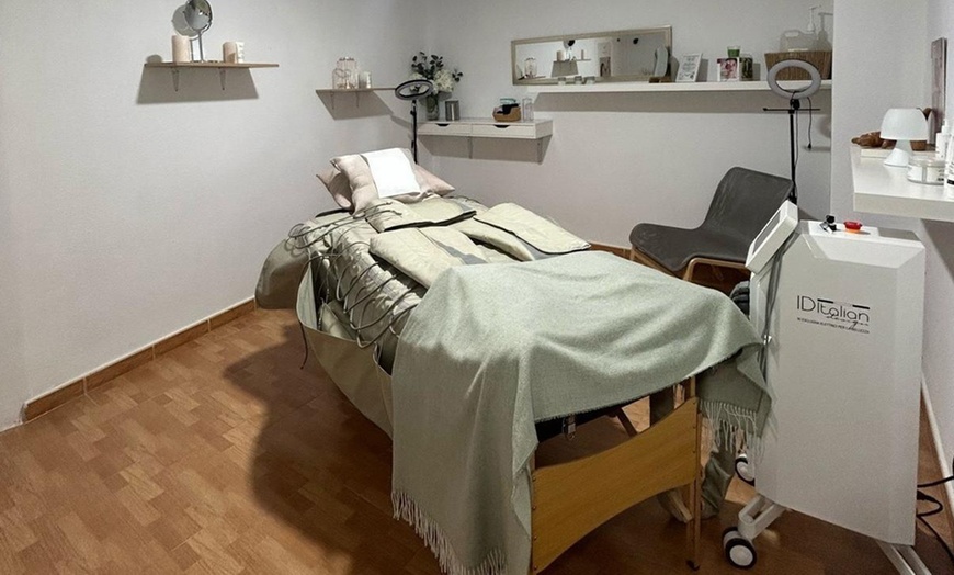 Image 2: 1 o 2 masajes con técnica a elegir entre circulatorio o reafirmante 