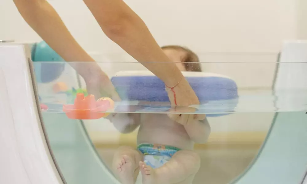 Sesión de baby spa de 30 min. para bebé con opción a masaje infantil con pañal incluido; ahorra hasta un 43% - Primary Image