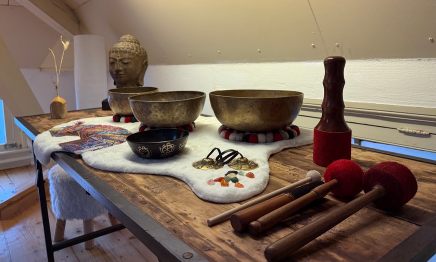 Image 1: Holistische rust: reiki-, hypnosebehandeling of klankschaalmassage