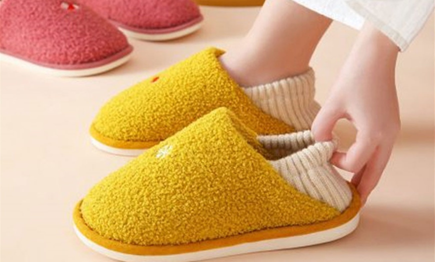 Image 6: Women's Plush Slippers