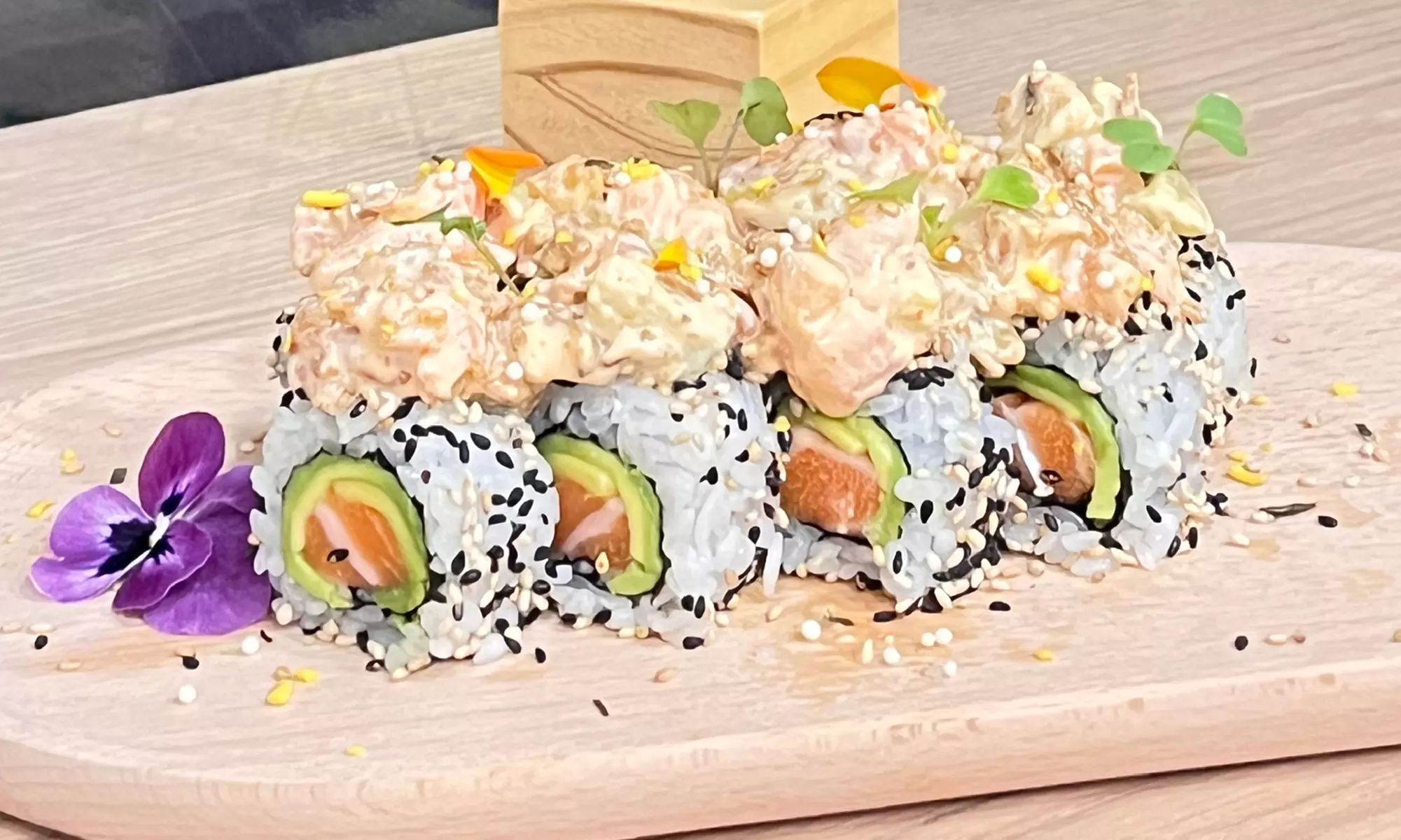 Mix de 10, 24 o 30 piezas de sushi con bebida para 2 o más personas