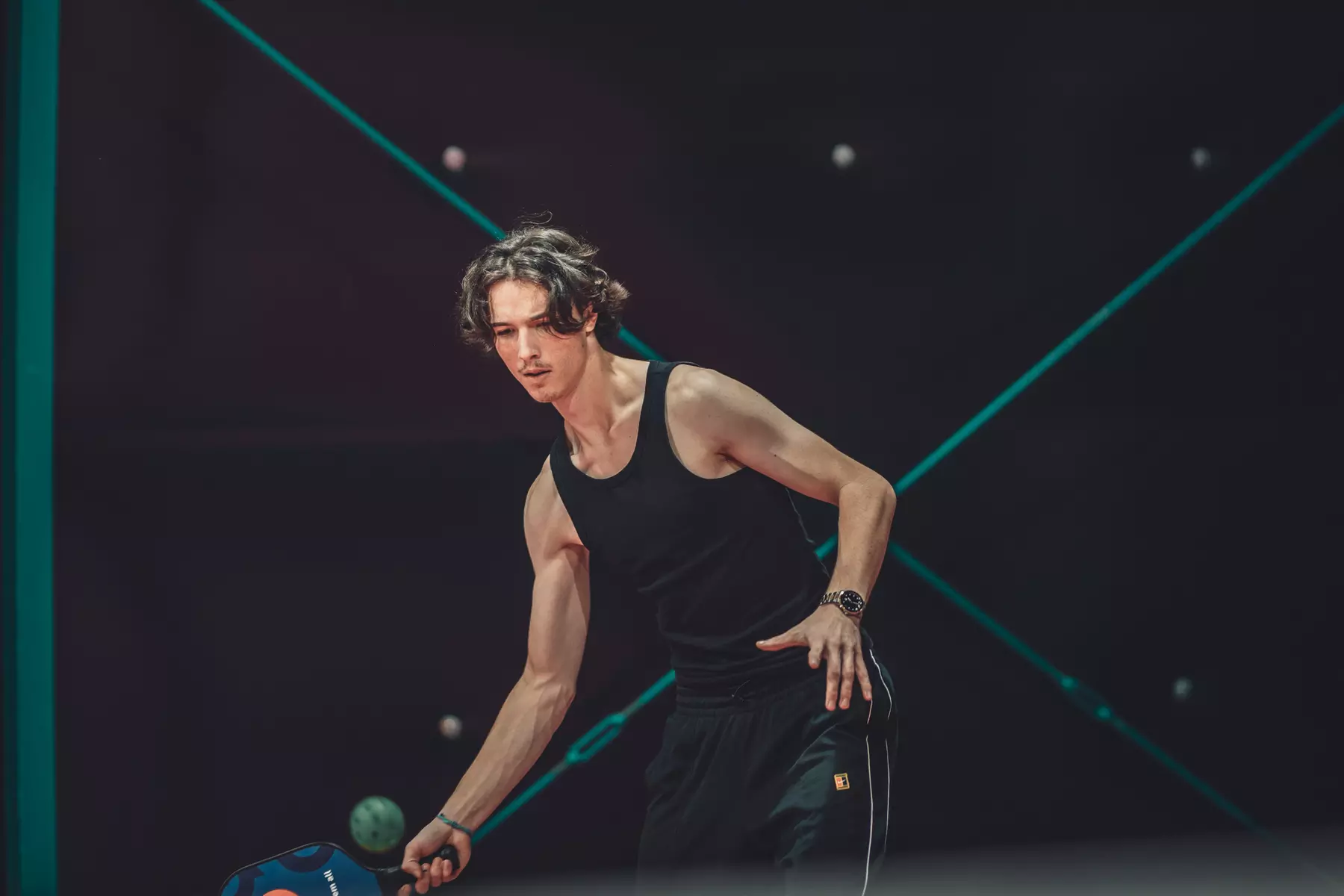 Rakieta w dłoń! Godzina gry w tenisa, padla, badmintona lub pickleball