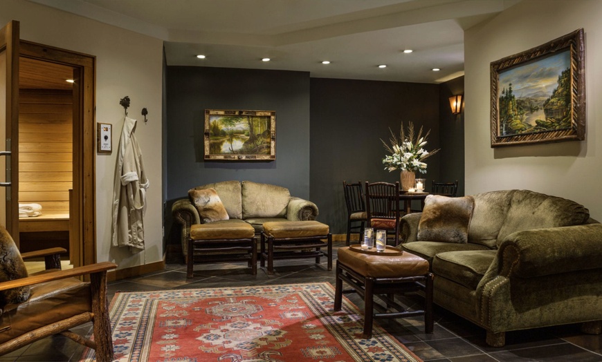 Image 4: Elevate Your Well-being w/ Swedish or Couples Massage 