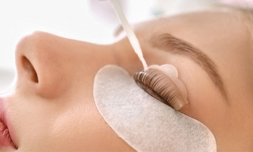 Image 1: Rehaussement et teinture de cils à L'Avalange De Sensations