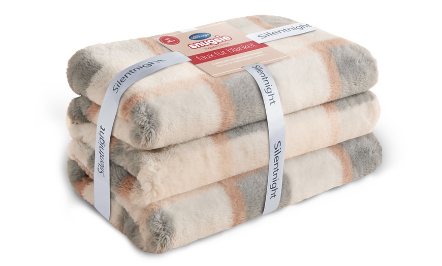 Image 2: Silentnight Snugsie Faux Fur Check Blanket 