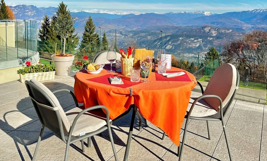 Image 9: Trentino: soggiorno con colazione o mezza pensione e Spa per 2