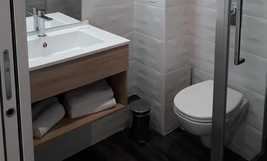 Image 7: Auvergne : chambre double avec petit-déjeuner, dîner et accès spa