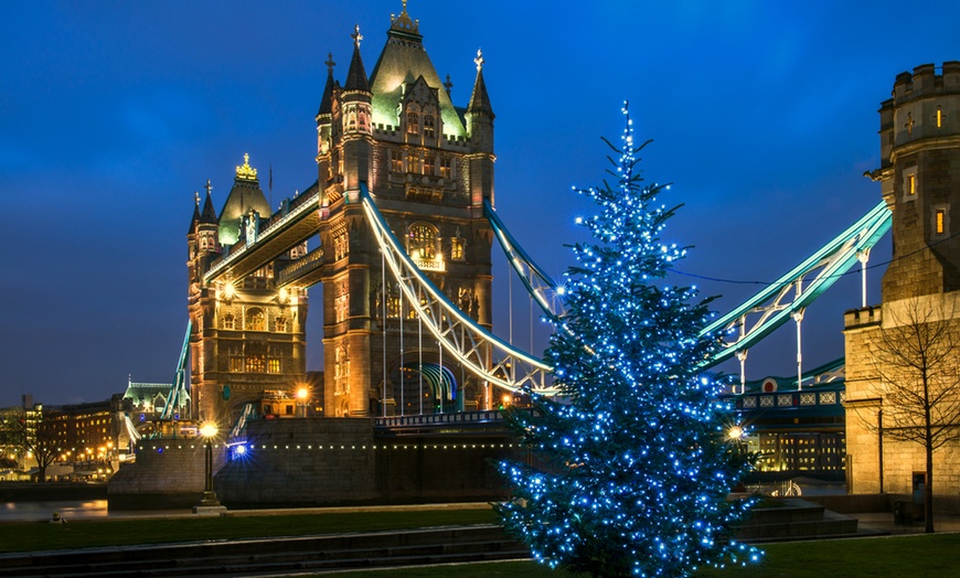 Image 3: ✈ 8-Day London & Paris Christmas Getaway with Air – Weekender Breaks