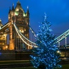 Image 3: ✈ 8-Day London & Paris Christmas Getaway with Air – Weekender Breaks