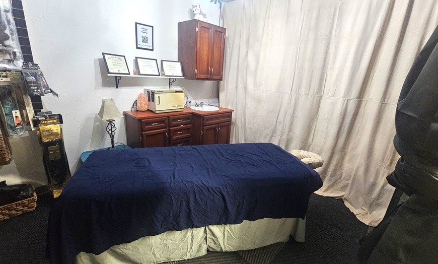 Image 3: Indulge in One or Three 60,90,or 120-Min Massages of Your Choice