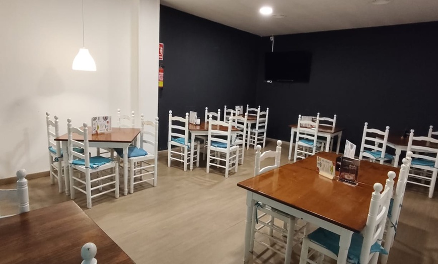 Image 5: Menú de hamburguesas con entrante, postre y bebida para 2 o 4 personas