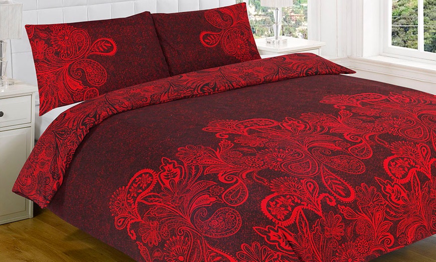 Image 2: Paisley Duvet Sets