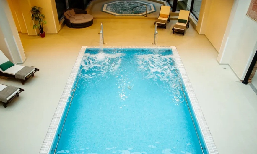 Image 19: Escapada Termal Deluxe: Relax y Bienestar en Hotel Termes Montbrió 4*