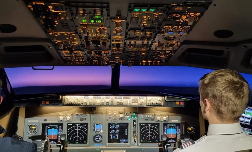 Image 10: Flight Simulator Experience at SimAir737
