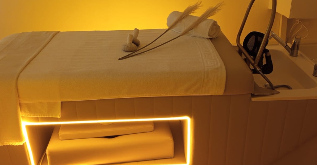 Sesión full experience head spa con bebida de cortesía en Málaga