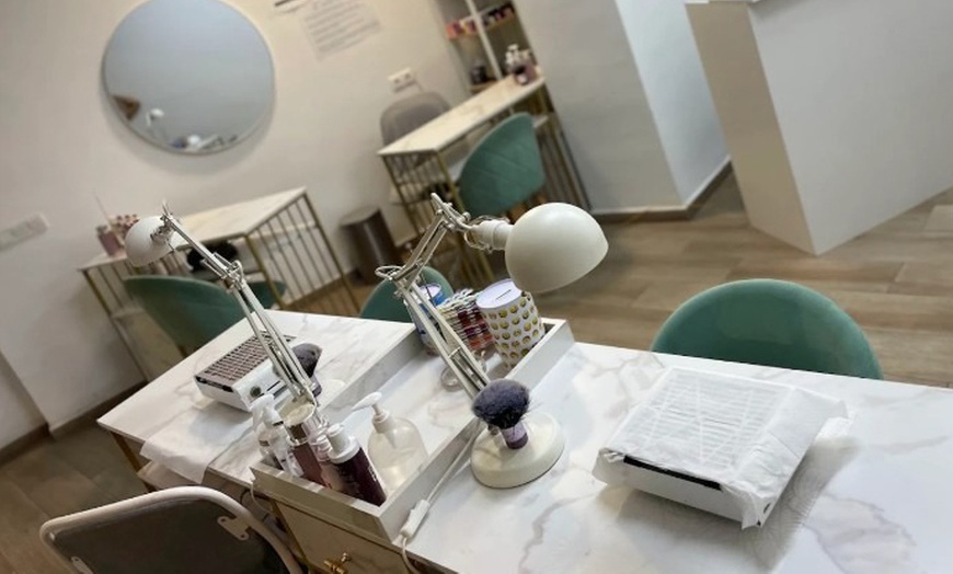 Image 4: Hollywood peeling con mascarilla de carbón activo y láser