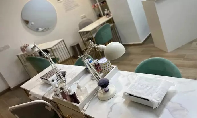 Hollywood peeling con mascarilla de carbón activo y láser