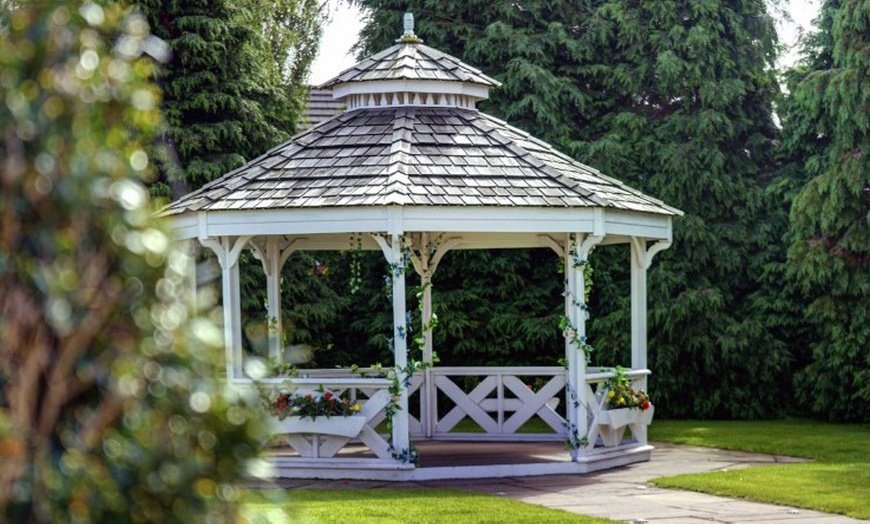 Image 3: Widnes, East of Liverpool: All Inclusive Stay for 2 