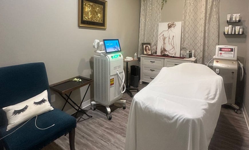 Image 2: Ultrasonic Fat Cavitation Treatments to Target Localized Fat