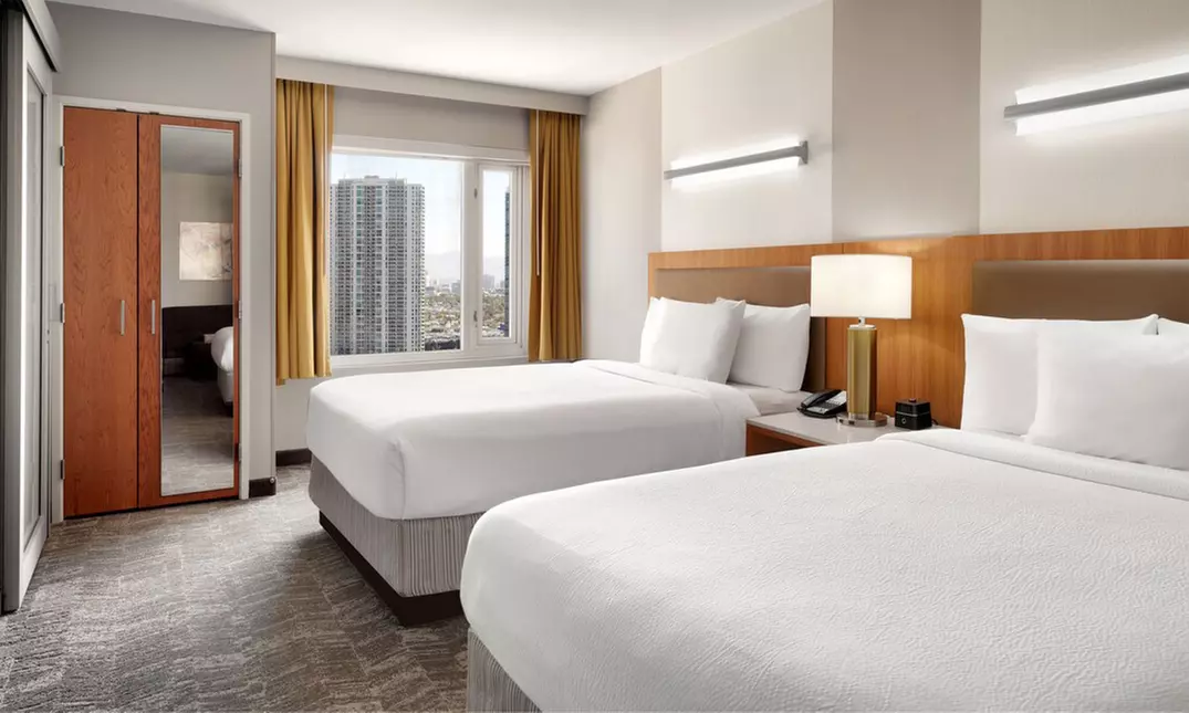 Hotel Stay w/ Rooftop Pool & Breakfast. Minutes From The Strip